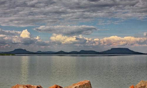 Lomat Balaton-järvellä - matka muinaisten unkarilaisten tavernojen ja mustalaismusiikkien maahan Unkarin järvi Balaton-rannat